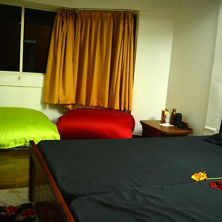 Social Rehab Downtown Hostel Bangalore Exterior foto