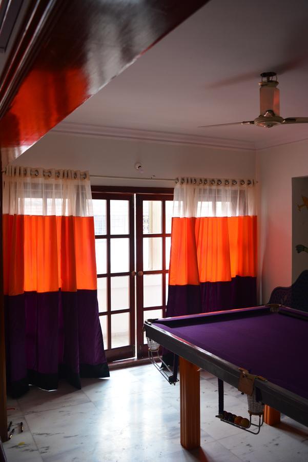 Social Rehab Downtown Hostel Bangalore Exterior foto