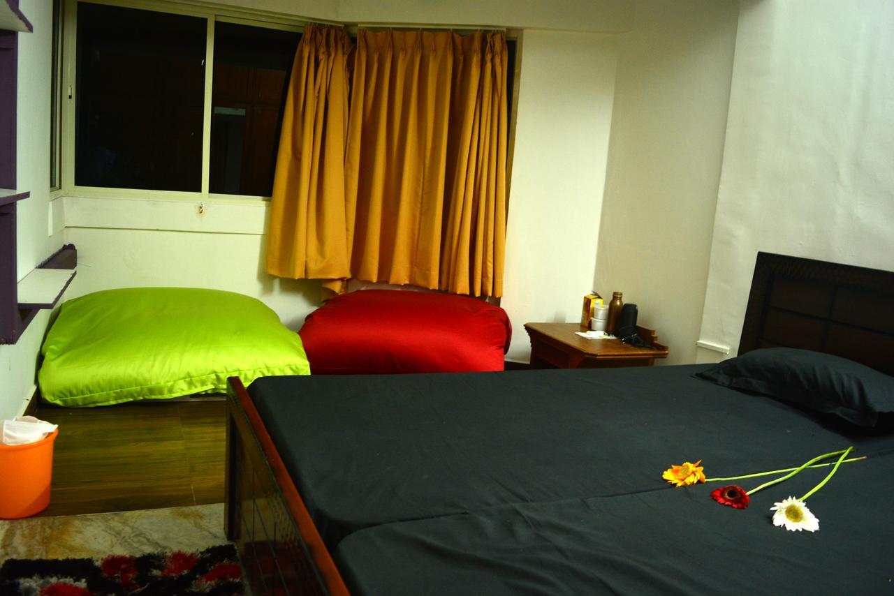 Social Rehab Downtown Hostel Bangalore Exterior foto