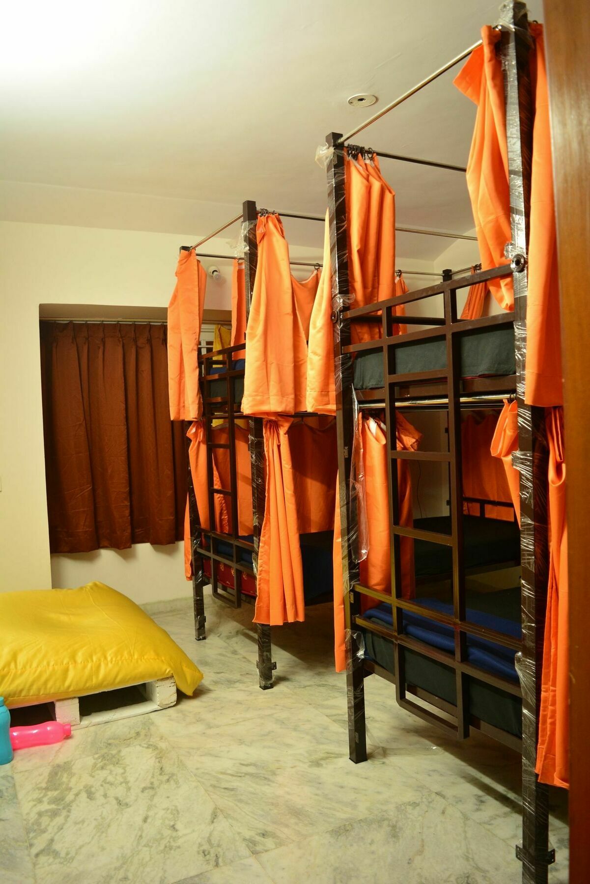 Social Rehab Downtown Hostel Bangalore Exterior foto